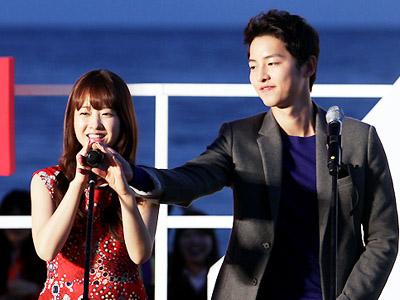 Park Bo Young Galau Song Joong Ki Baik Pada Semua Lawan Mainnya?